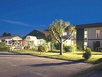 Logis Hotel Horus Restaurant Les Bruyeres Toulenne Екстериор снимка