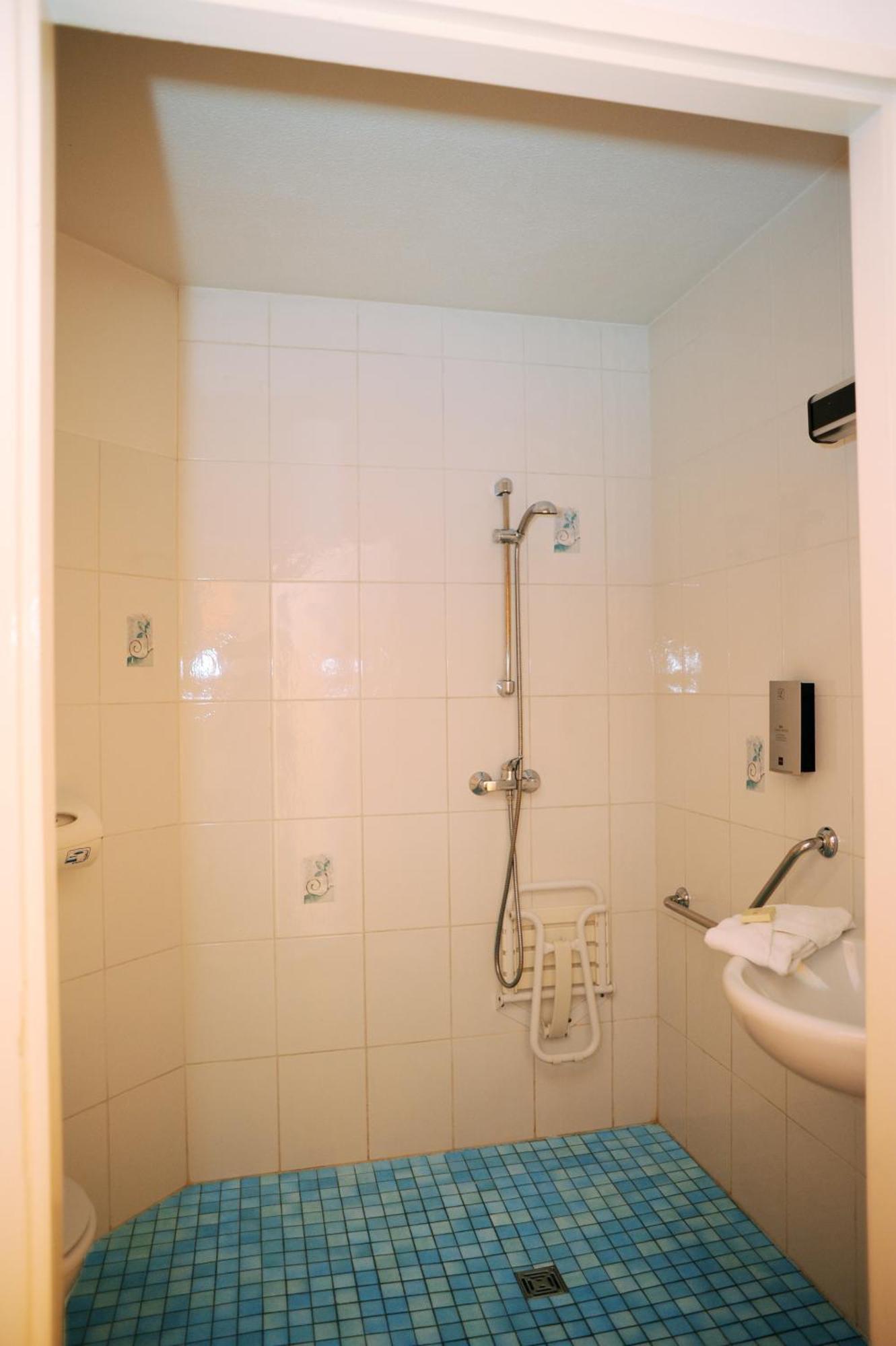 Logis Hotel Horus Restaurant Les Bruyeres Toulenne Екстериор снимка