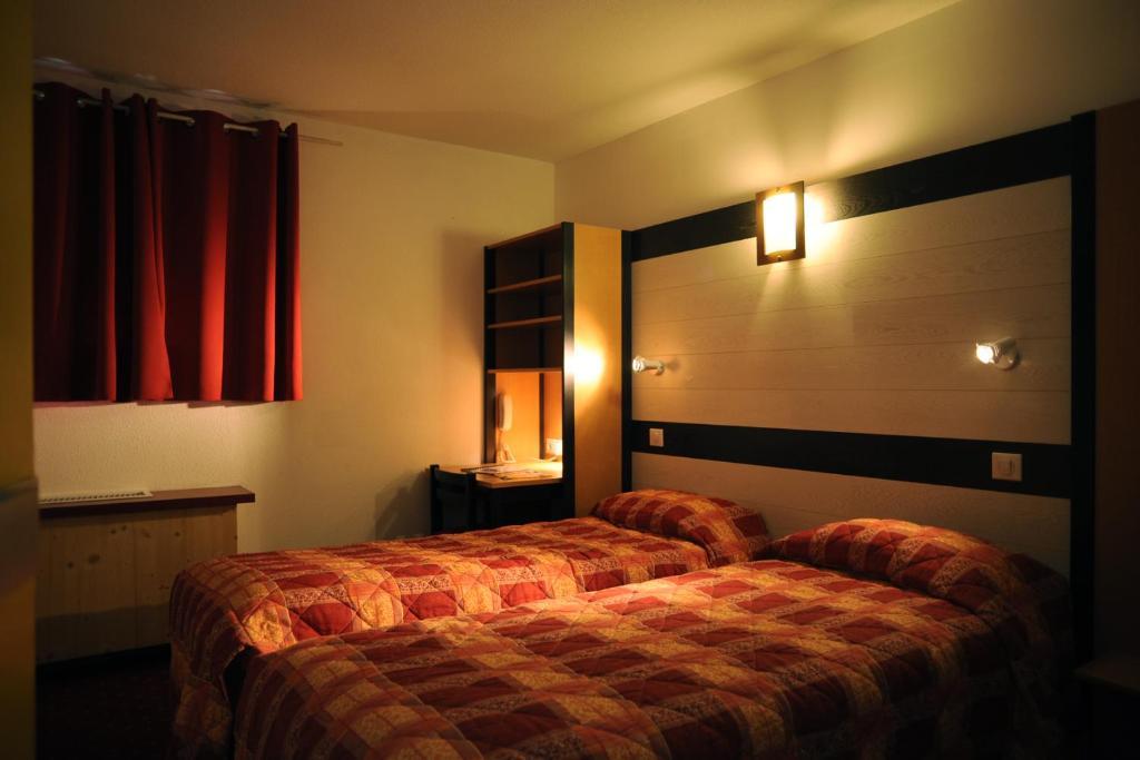 Logis Hotel Horus Restaurant Les Bruyeres Toulenne Стая снимка