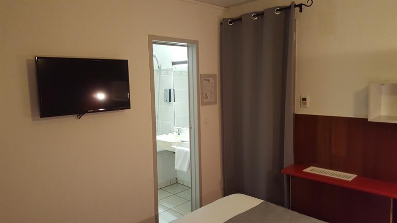 Logis Hotel Horus Restaurant Les Bruyeres Toulenne Екстериор снимка