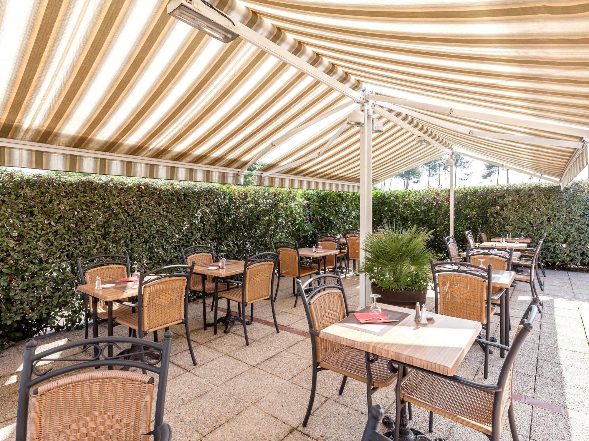Logis Hotel Horus Restaurant Les Bruyeres Toulenne Екстериор снимка