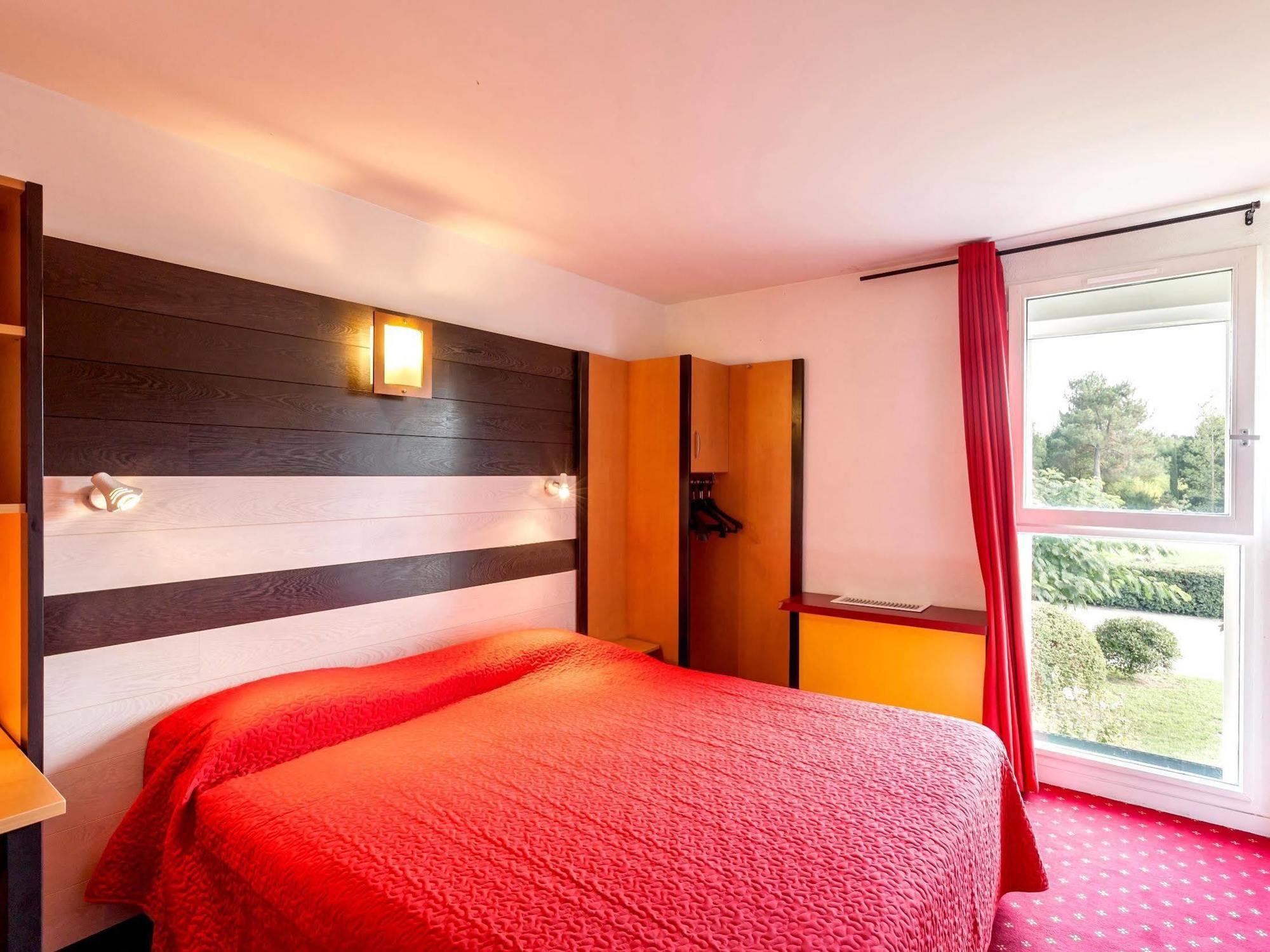 Logis Hotel Horus Restaurant Les Bruyeres Toulenne Екстериор снимка