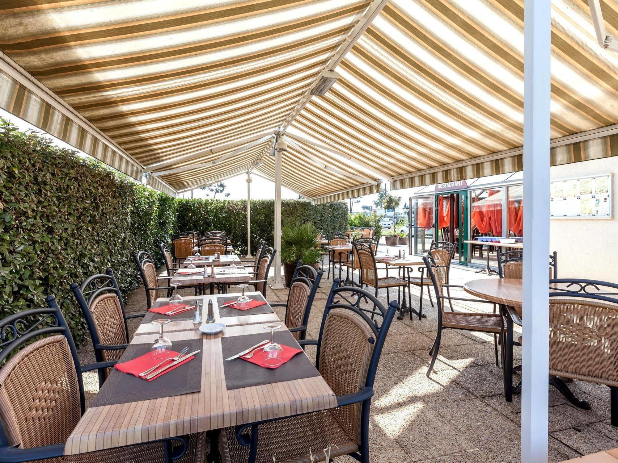 Logis Hotel Horus Restaurant Les Bruyeres Toulenne Екстериор снимка
