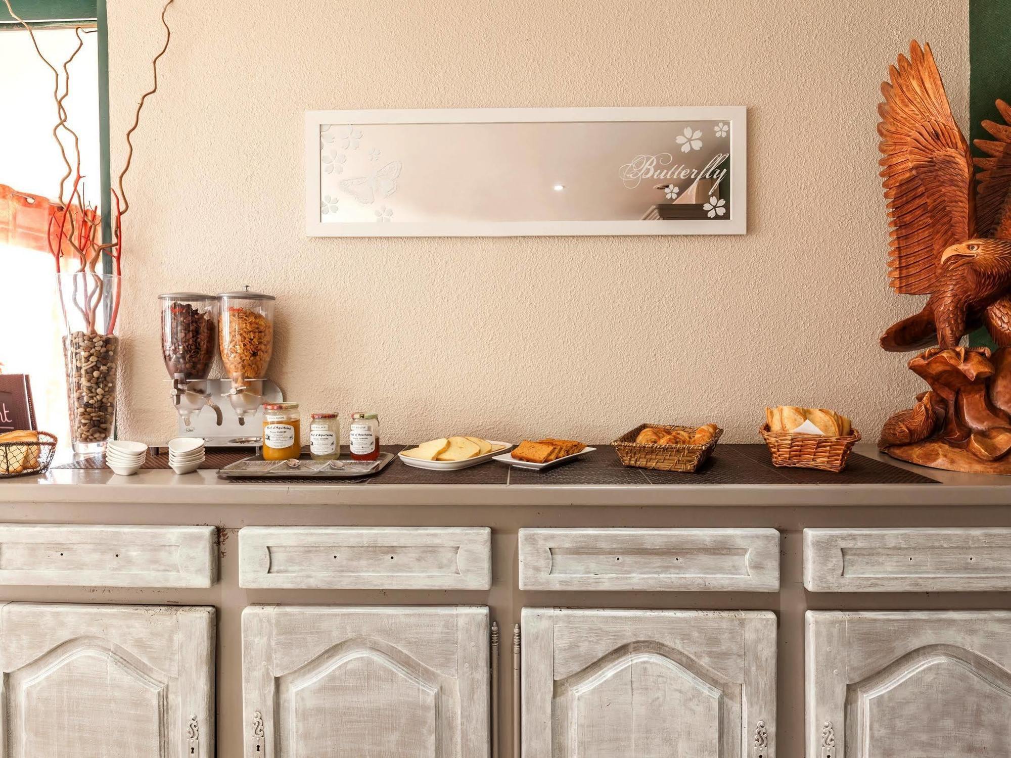 Logis Hotel Horus Restaurant Les Bruyeres Toulenne Екстериор снимка