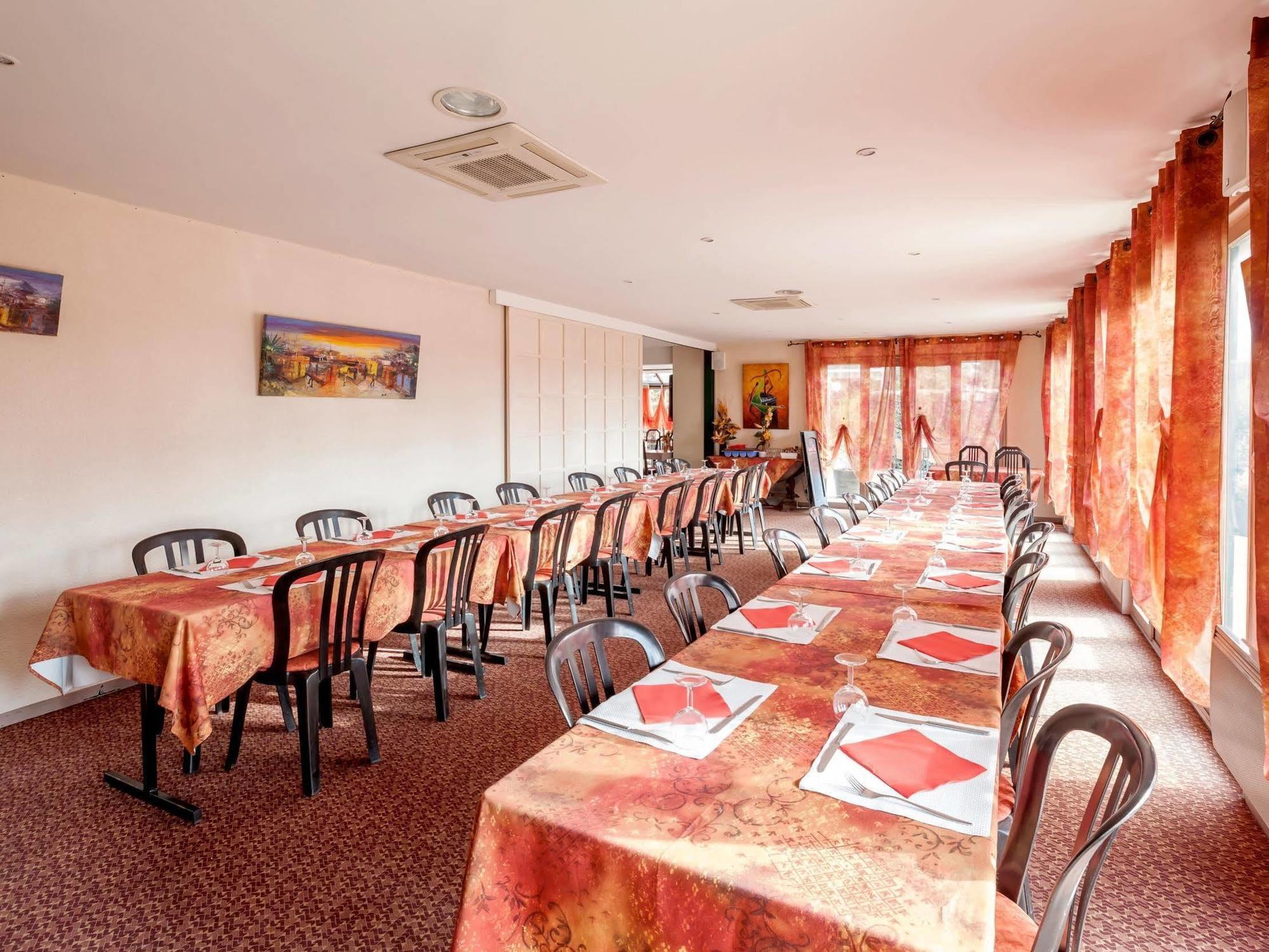 Logis Hotel Horus Restaurant Les Bruyeres Toulenne Екстериор снимка