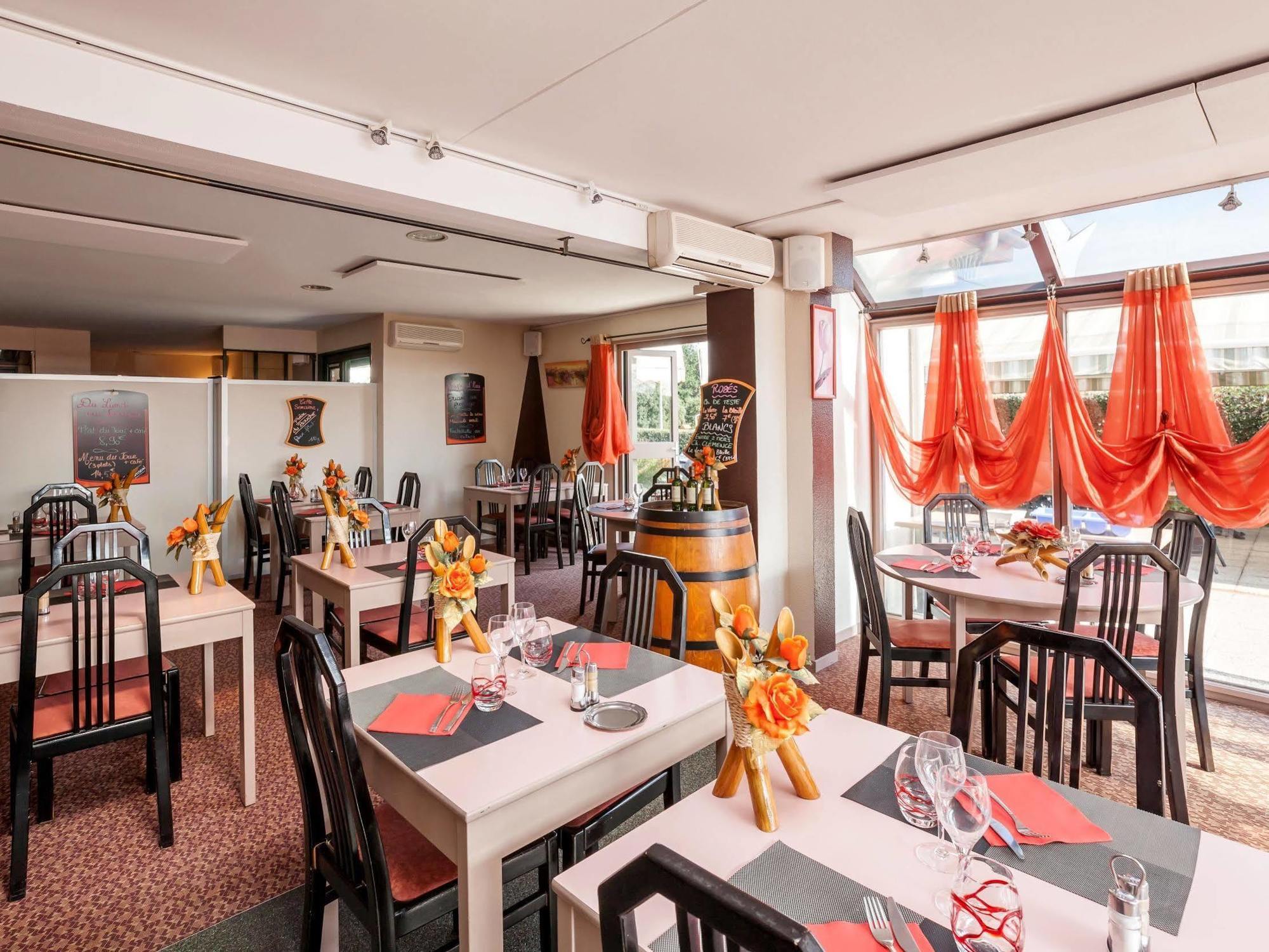 Logis Hotel Horus Restaurant Les Bruyeres Toulenne Екстериор снимка