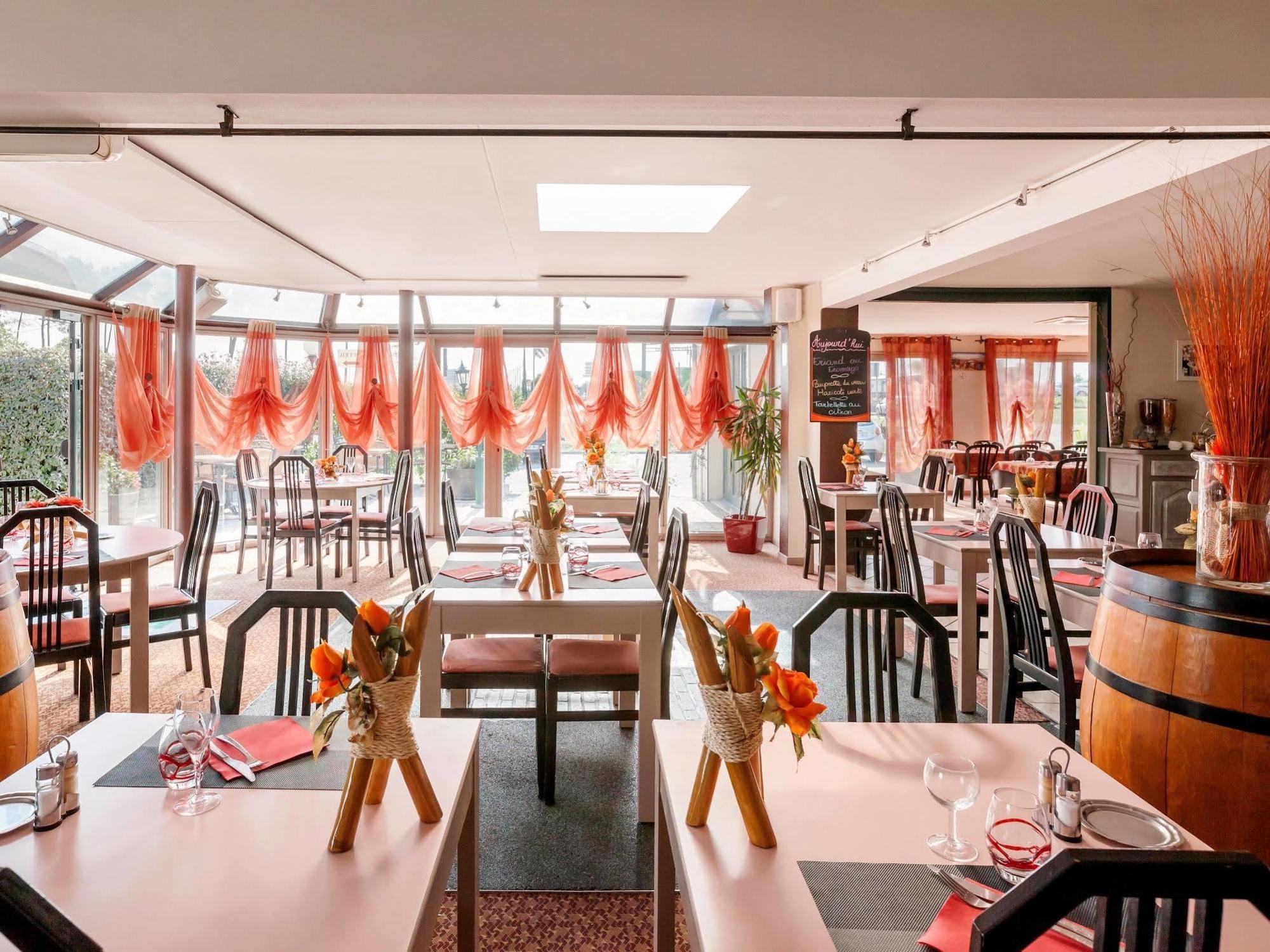 Logis Hotel Horus Restaurant Les Bruyeres Toulenne Екстериор снимка