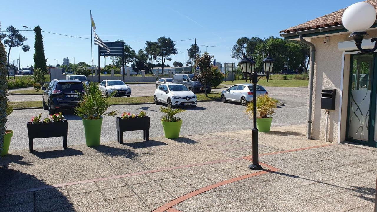 Logis Hotel Horus Restaurant Les Bruyeres Toulenne Екстериор снимка