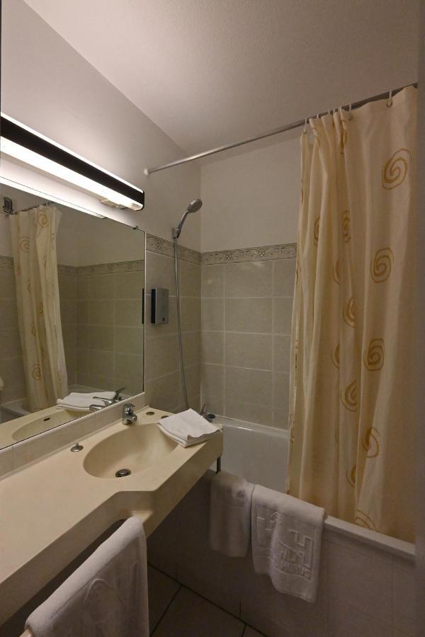 Logis Hotel Horus Restaurant Les Bruyeres Toulenne Екстериор снимка
